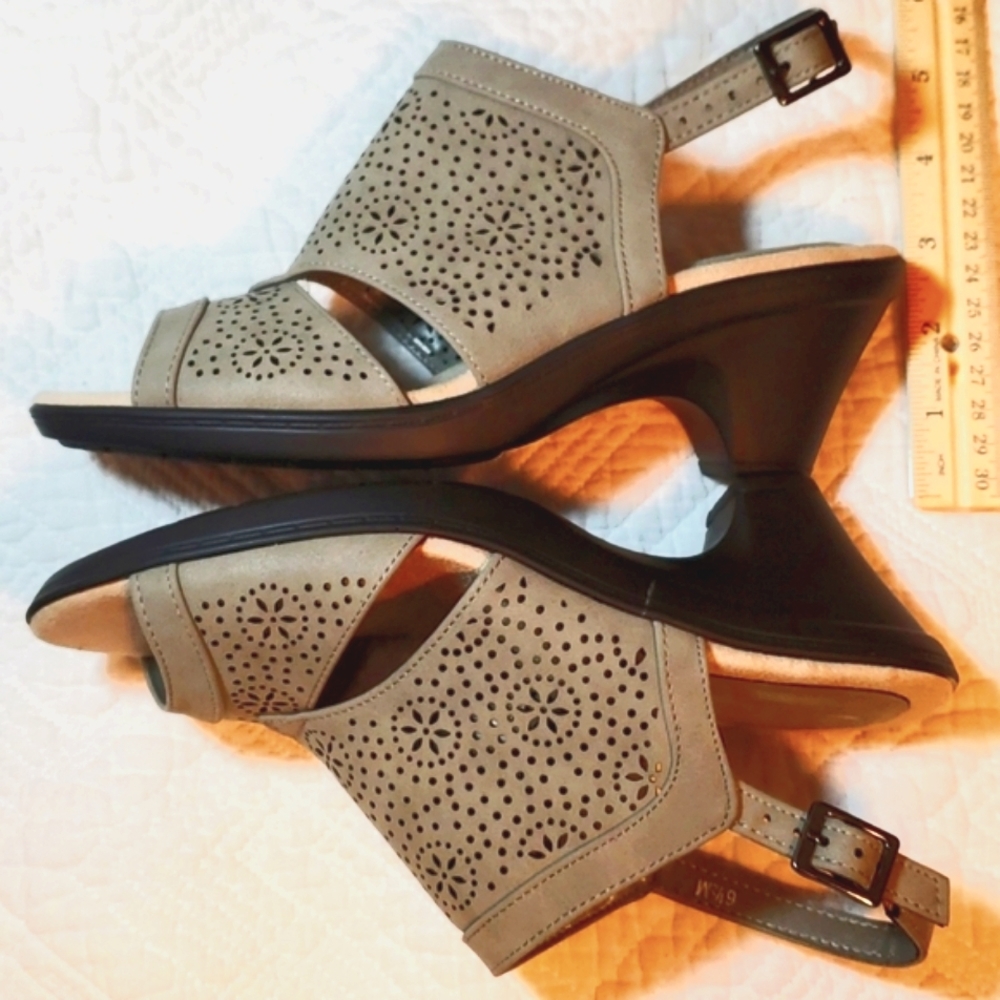 EASY STREET SANDAL CONFORT WAVE SIZE 6 1/2 - Picture 7 of 17